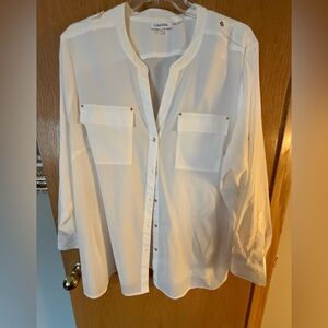 Calvin Klein 2X Ivory Pocket-Front Blouse like new, front/back coverage